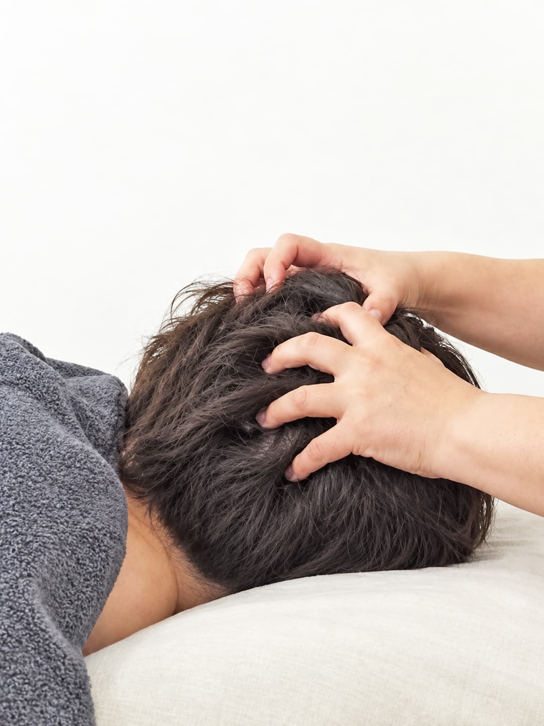 Masaje craneal en Studio Massages Salud y Calma de Santiago de Compostela